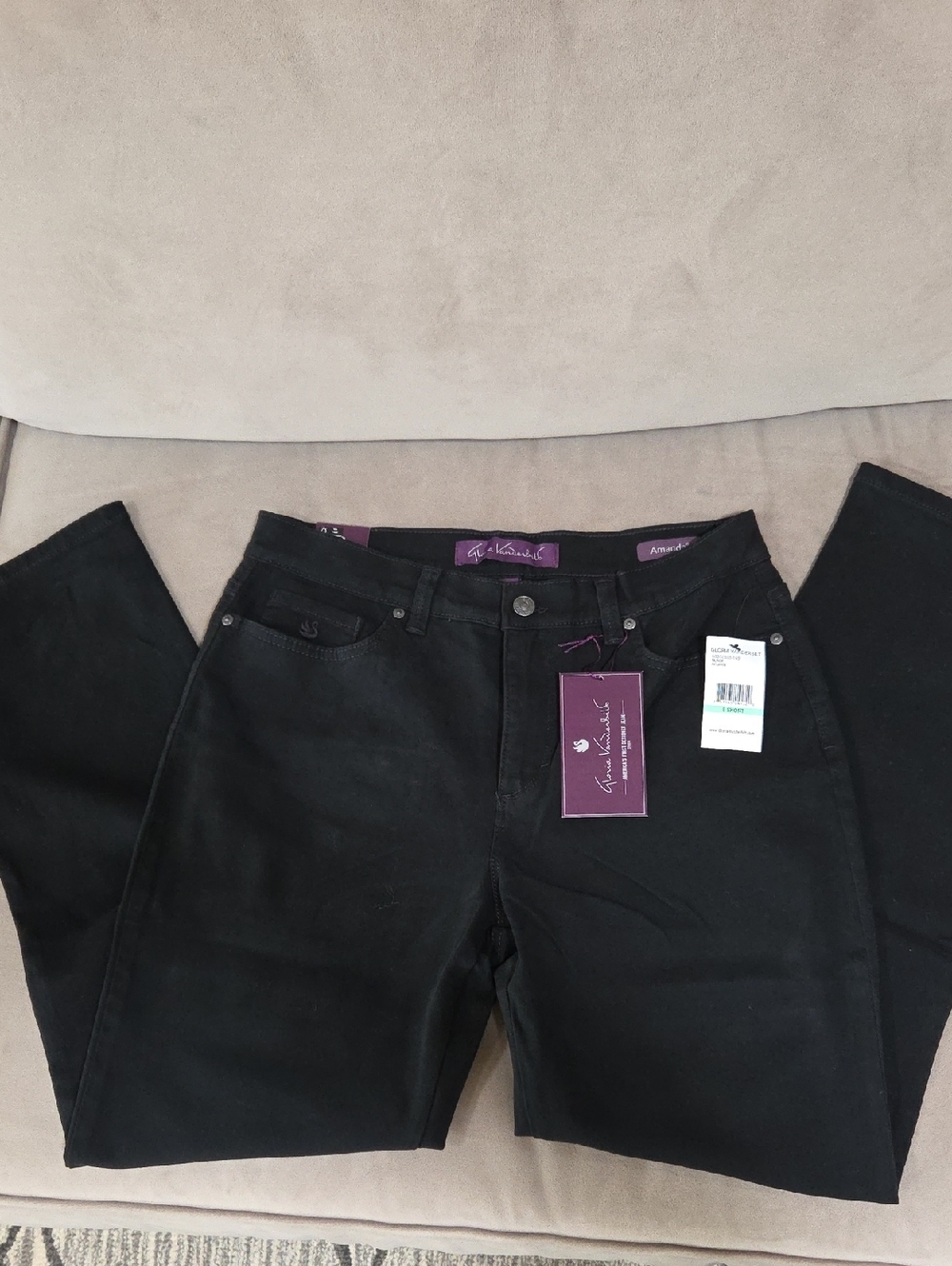 Gloria Vanderbilt Women's Black Straight-Leg Jeans with Tag. Size 8 Short
